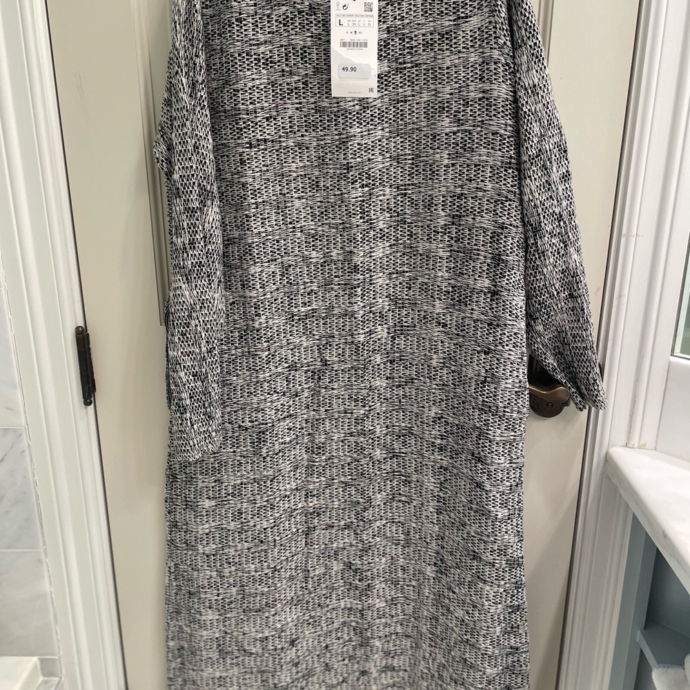 Elegant Black and White Knit Dress